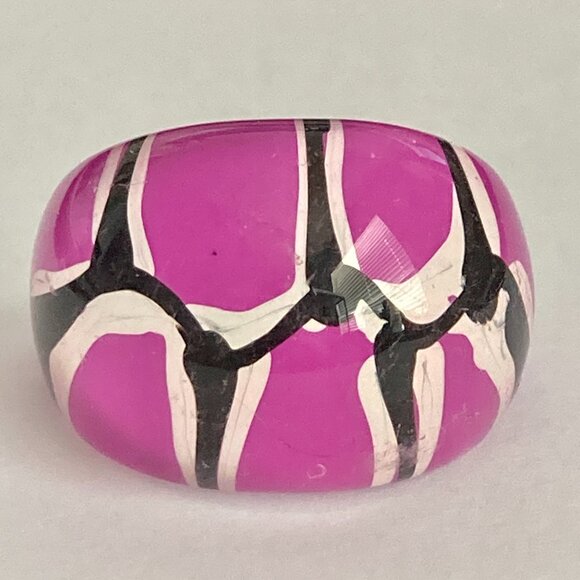 Vintage Lucite Acrylic Ring Size 6 Retro Abstract Hand Painted Purple BlackWhite - Picture 2 of 11